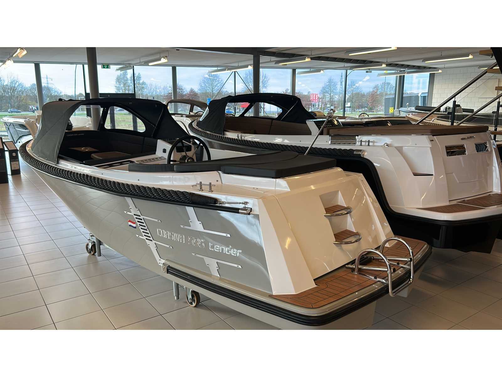 Diverse sloepen en tenders