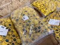 Diverse soorten afdekkapppen met draad (1500x) - afbeelding 6 van  9