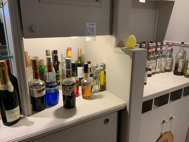 Diverse soorten gedistilleerd - afbeelding 1 van  2