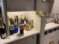 Diverse soorten gedistilleerd - afbeelding 1 van  2