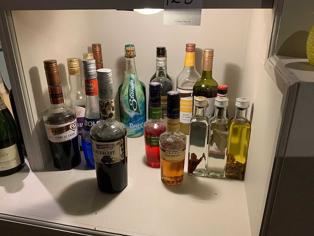 Diverse soorten gedistilleerd - afbeelding 2 van  2