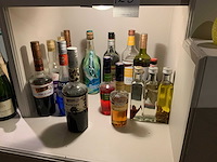 Diverse soorten gedistilleerd - afbeelding 2 van  2