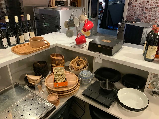 Diverse soorten servies en benodigheden - afbeelding 1 van  5