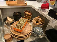 Diverse soorten servies en benodigheden - afbeelding 2 van  5