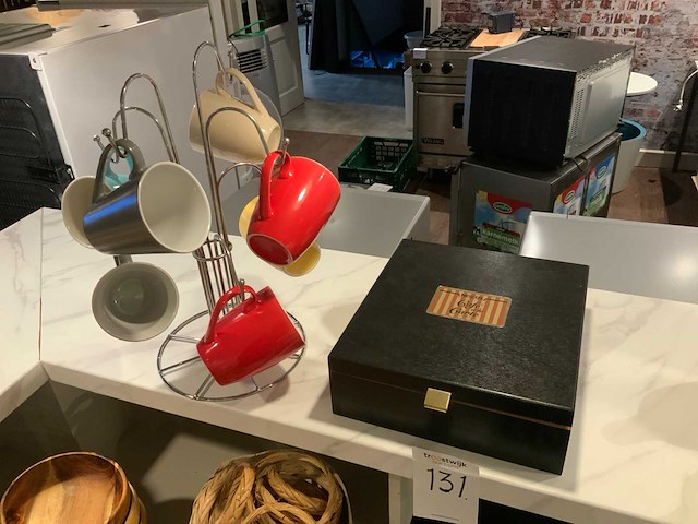 Diverse soorten servies en benodigheden - afbeelding 4 van  5