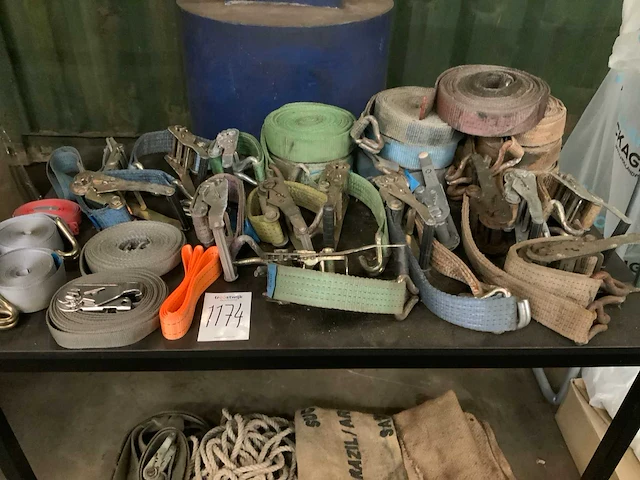 Diverse spanbanden en hijsmateriaal - afbeelding 1 van  3
