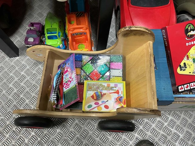 Diverse speelgoed - afbeelding 2 van  2