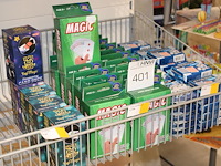 Diverse spellen in mand w.o. kaarten en dobbelstenen in mand. - afbeelding 2 van  2