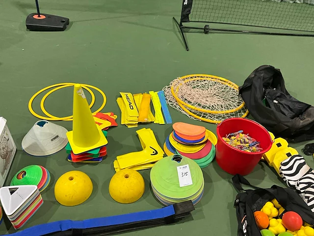 Diverse sport attributen - afbeelding 5 van  7