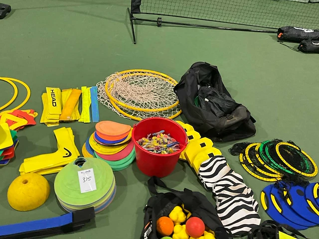 Diverse sport attributen - afbeelding 2 van  7