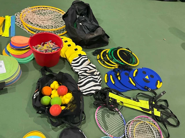 Diverse sport attributen - afbeelding 6 van  7
