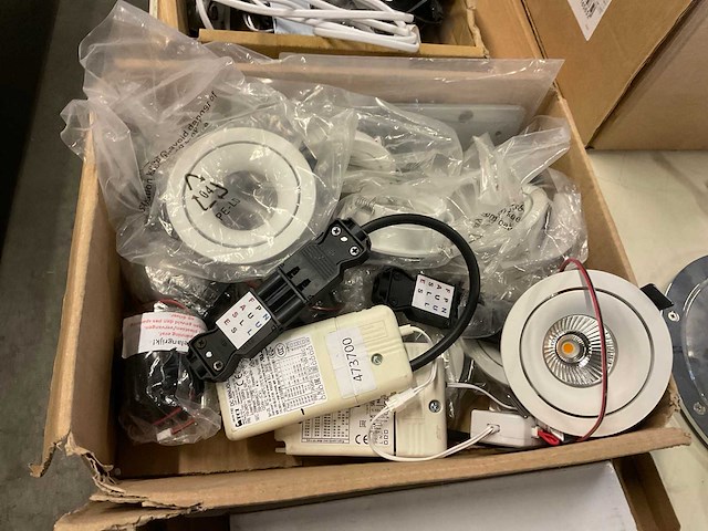 Diverse spots inbouw en opbouw - afbeelding 2 van  4