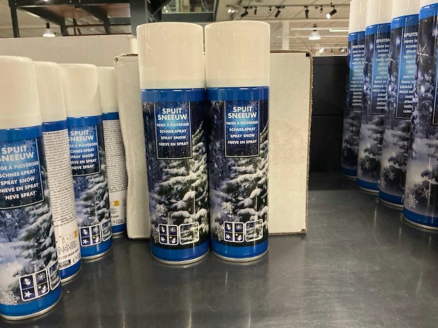 Diverse spuit sneeuw kerst- & seizoensartikelen (154x) - afbeelding 1 van  3