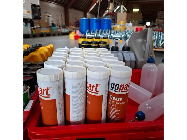 Diverse spuitbussen en oliën - afbeelding 6 van  19