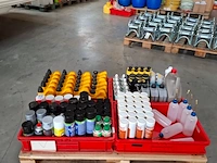 Diverse spuitbussen en oliën - afbeelding 12 van  19
