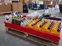Diverse spuitbussen en oliën - afbeelding 14 van  19