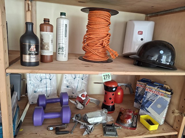 Diverse spullen, 2 schappen vol, foto kan wat afwijken - afbeelding 2 van  3