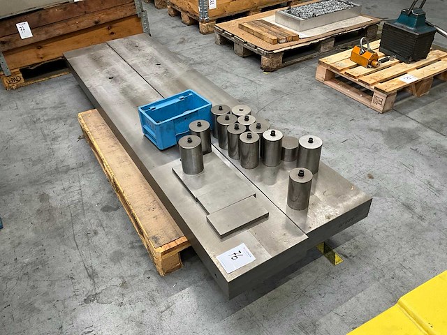 Diverse staal blokken - afbeelding 2 van  4