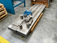 Diverse staal blokken - afbeelding 3 van  4