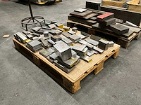 Diverse staal restanten - afbeelding 2 van  4