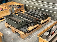 Diverse staal restanten - afbeelding 1 van  3