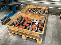 Diverse staal restanten - afbeelding 1 van  4