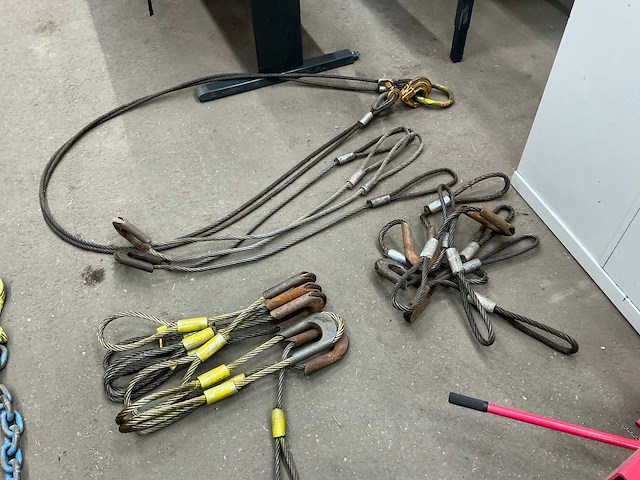 Diverse staalkabelstroppen - afbeelding 1 van  4