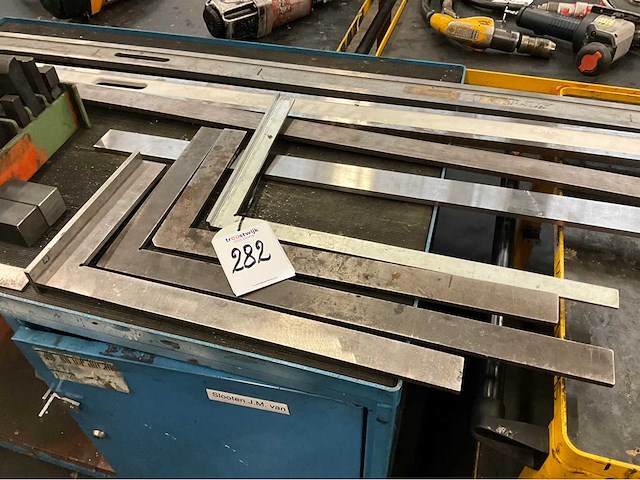 Diverse stalen rei / winkelhaken - afbeelding 3 van  6