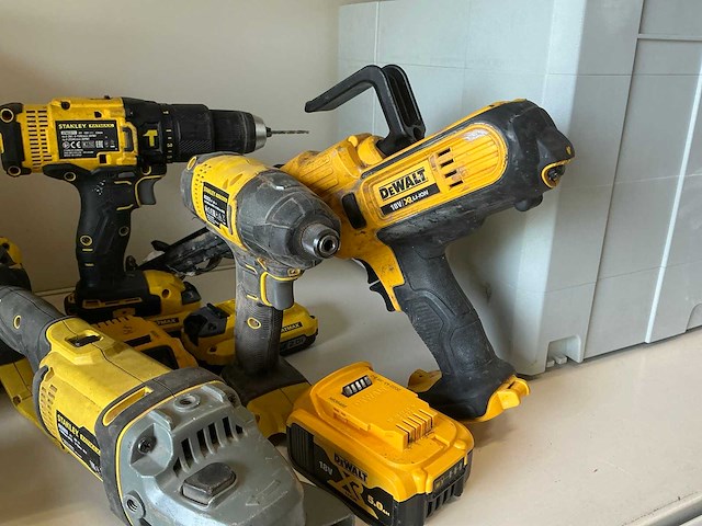 Diverse stanley fatmax / dewalt accu gereedschap & accu’s (7x) - afbeelding 2 van  5