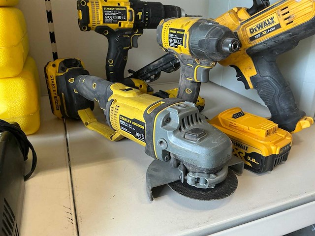 Diverse stanley fatmax / dewalt accu gereedschap & accu’s (7x) - afbeelding 3 van  5