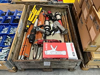 Diverse statieven en kitspuiten - afbeelding 1 van  6