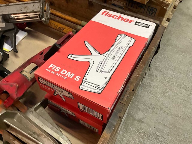 Diverse statieven en kitspuiten - afbeelding 2 van  6