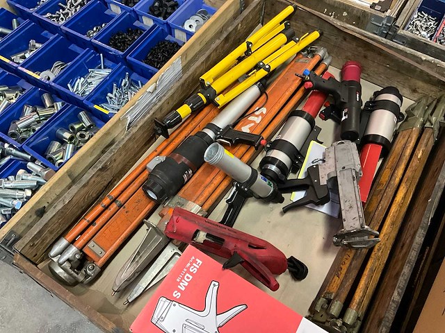 Diverse statieven en kitspuiten - afbeelding 6 van  6