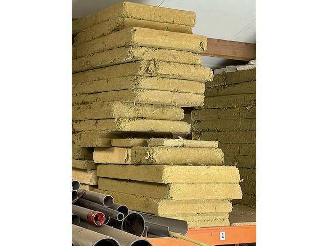 Diverse steenwol isolatiematerialen. 10 x 60/200/12 en 6 x 60/170/8 en rest stukken - afbeelding 2 van  3