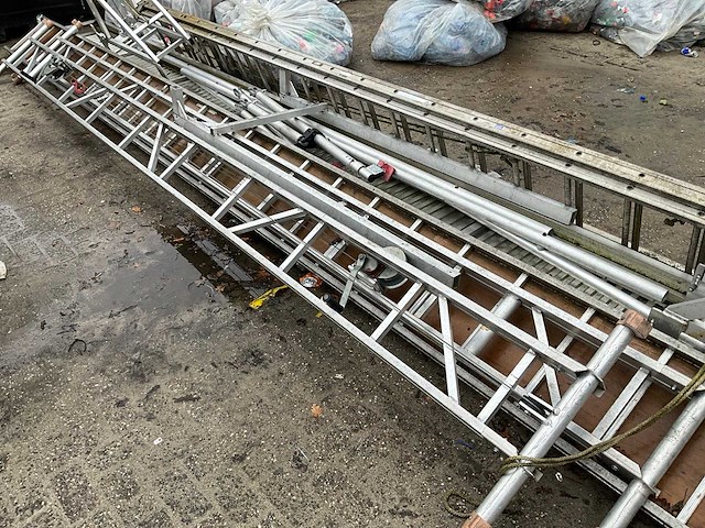 Diverse steigeronderdelen en klimmaterialen - afbeelding 3 van  4