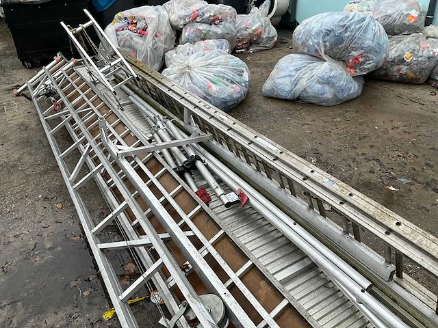 Diverse steigeronderdelen en klimmaterialen - afbeelding 4 van  4