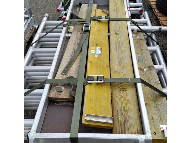 Diverse steigeronderdelen, o.a zarges - afbeelding 2 van  6