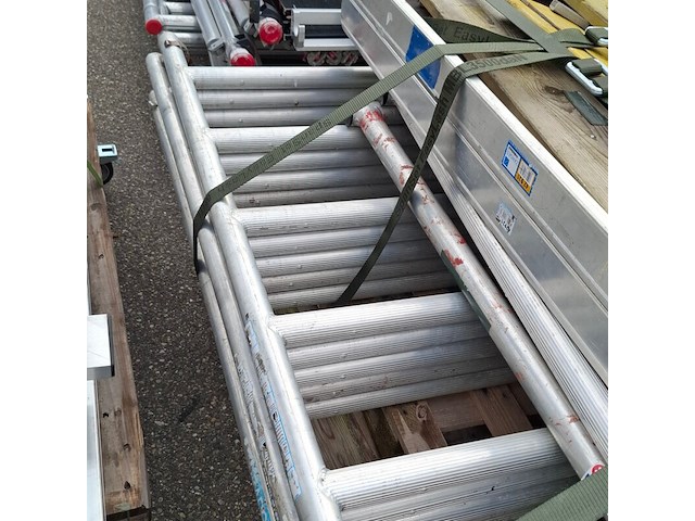 Diverse steigeronderdelen, o.a zarges - afbeelding 6 van  6
