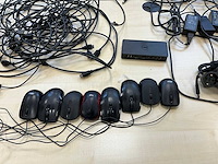 Diverse stekkers, stekkerdozen en computer muizen - afbeelding 2 van  8