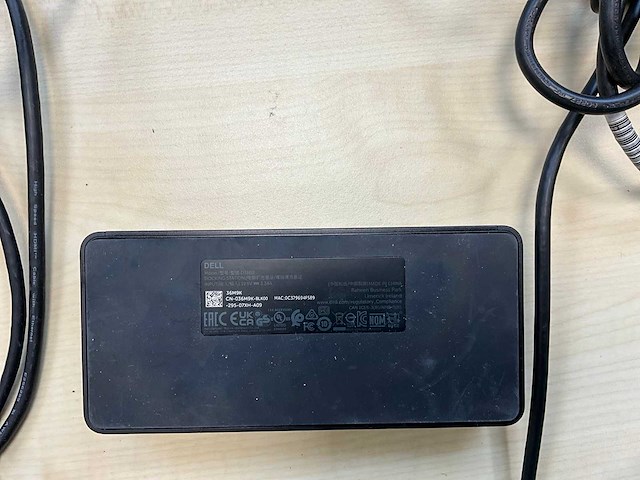 Diverse stekkers, stekkerdozen en computer muizen - afbeelding 4 van  8