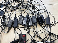 Diverse stekkers, stekkerdozen en computer muizen - afbeelding 5 van  8