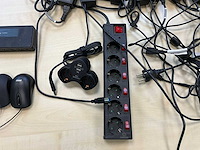 Diverse stekkers, stekkerdozen en computer muizen - afbeelding 6 van  8