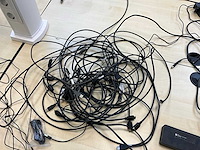 Diverse stekkers, stekkerdozen en computer muizen - afbeelding 7 van  8