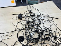 Diverse stekkers, stekkerdozen en computer muizen - afbeelding 8 van  8