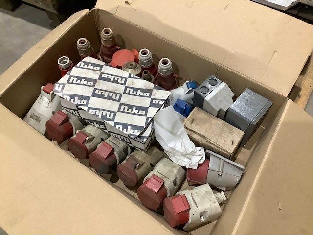 Diverse stekkers - afbeelding 1 van  4