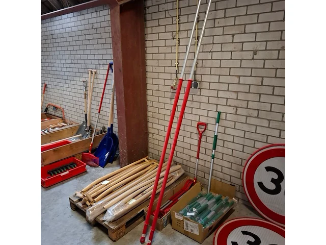 Diverse stelen - afbeelding 1 van  10