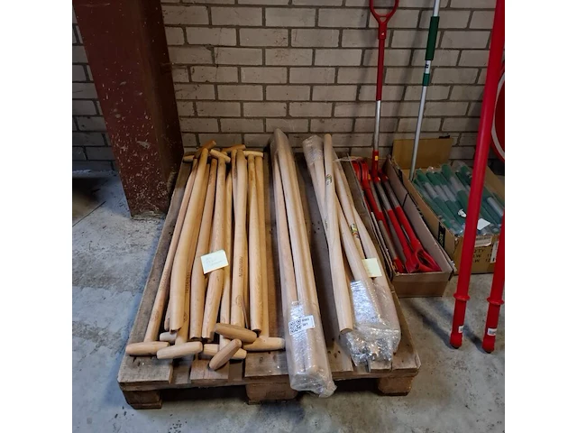 Diverse stelen - afbeelding 3 van  10