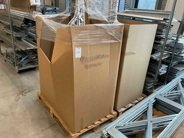 Diverse stellingen en displayblokken - afbeelding 2 van  16