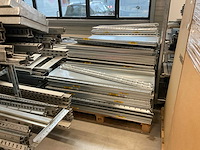 Diverse stellingen en displayblokken - afbeelding 4 van  16