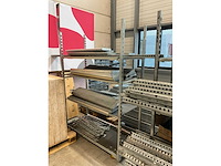 Diverse stellingen en displayblokken - afbeelding 6 van  16